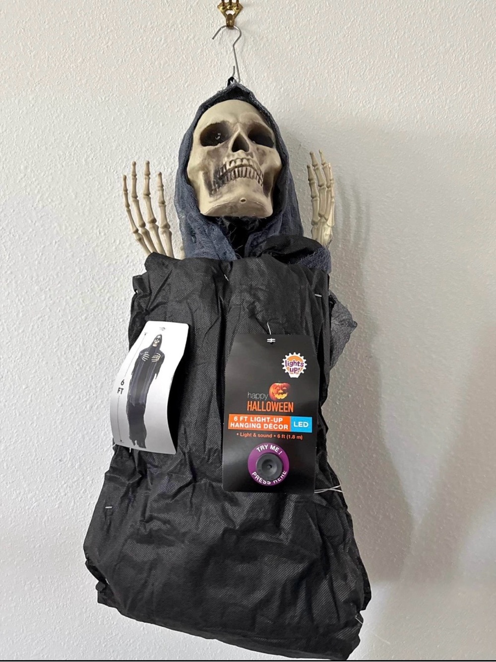 Halloween Hanging Skeleton with Hood - Black